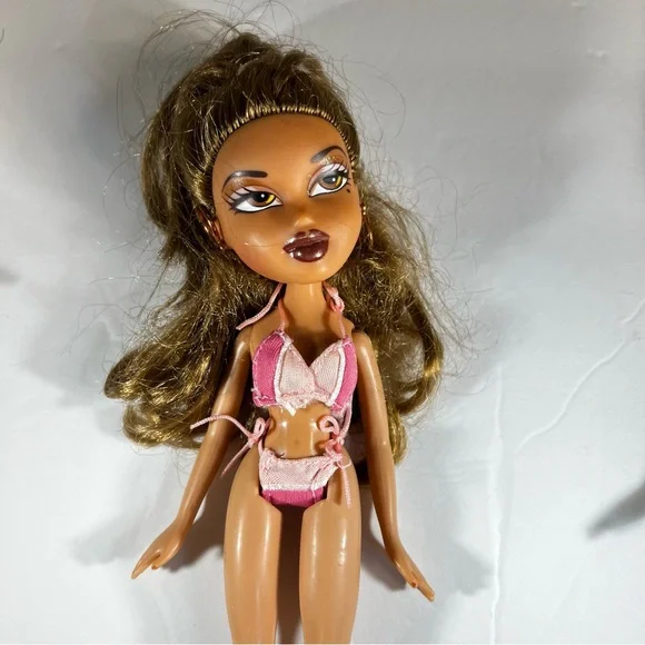 Bratz Dolls Lot of 4 with Extra Clothes and Accessories Y2K Fashion Dolls - Picture 4 of 7